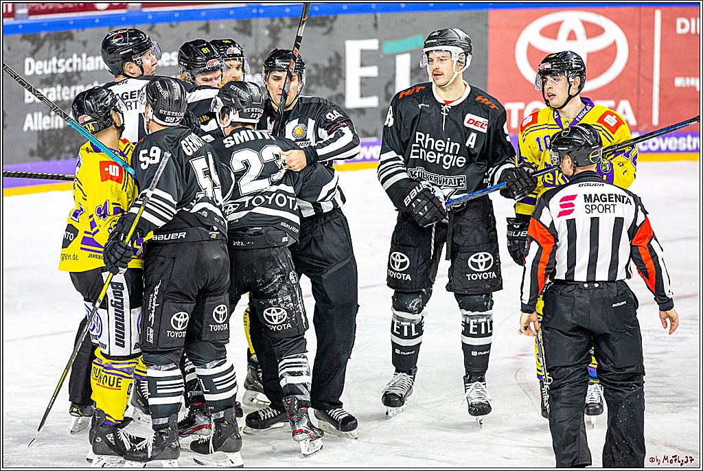DEL; Koelner Haie - Krefeld Pinuguine; Koeln, 24.11.2019